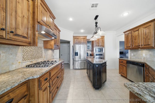 420 N Park Hill Loop, Bartlesville, OK 74006