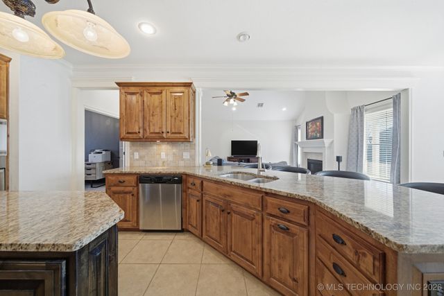 420 N Park Hill Loop, Bartlesville, OK 74006