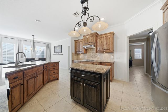 420 N Park Hill Loop, Bartlesville, OK 74006