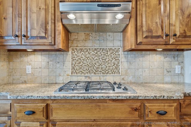 420 N Park Hill Loop, Bartlesville, OK 74006