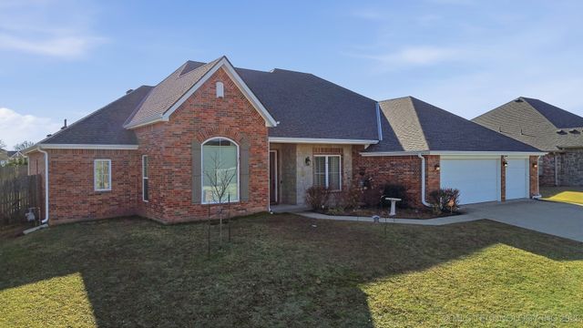 420 N Park Hill Loop, Bartlesville, OK 74006