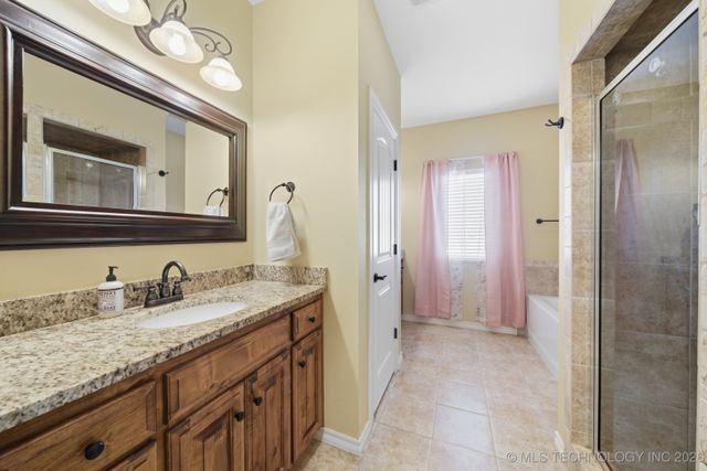 420 N Park Hill Loop, Bartlesville, OK 74006