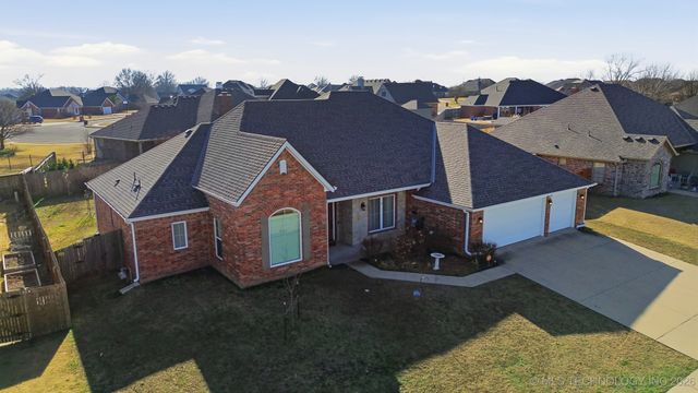 420 N Park Hill Loop, Bartlesville, OK 74006