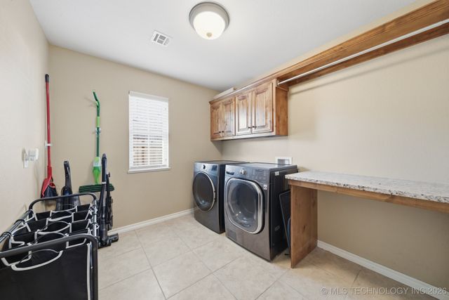 420 N Park Hill Loop, Bartlesville, OK 74006