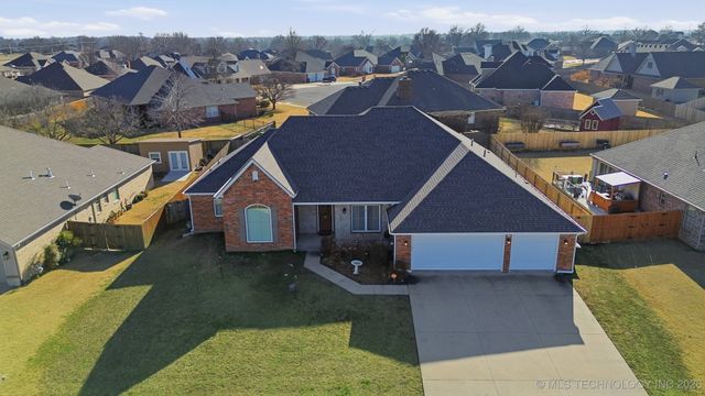 420 N Park Hill Loop, Bartlesville, OK 74006