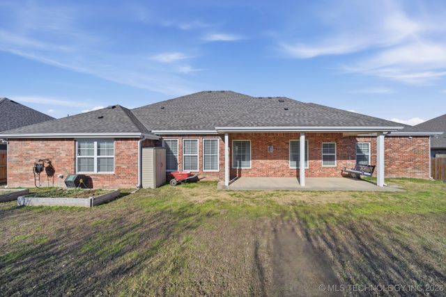 420 N Park Hill Loop, Bartlesville, OK 74006