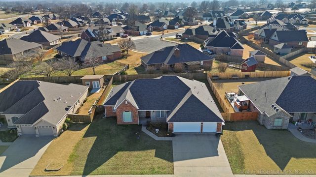 420 N Park Hill Loop, Bartlesville, OK 74006