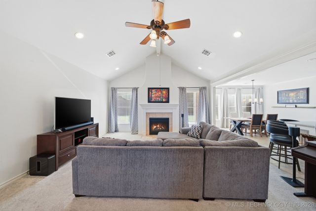 420 N Park Hill Loop, Bartlesville, OK 74006