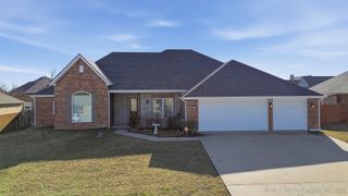 420 N Park Hill Loop, Bartlesville, OK 74006