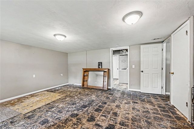 5884 Troy Road, Springfield, OH 45502