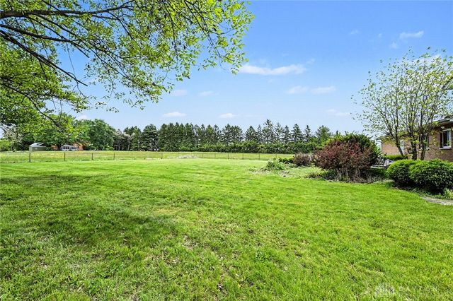 5884 Troy Road, Springfield, OH 45502