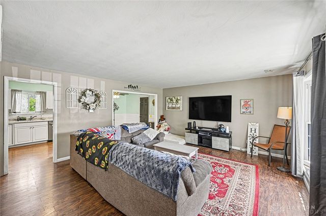 5884 Troy Road, Springfield, OH 45502
