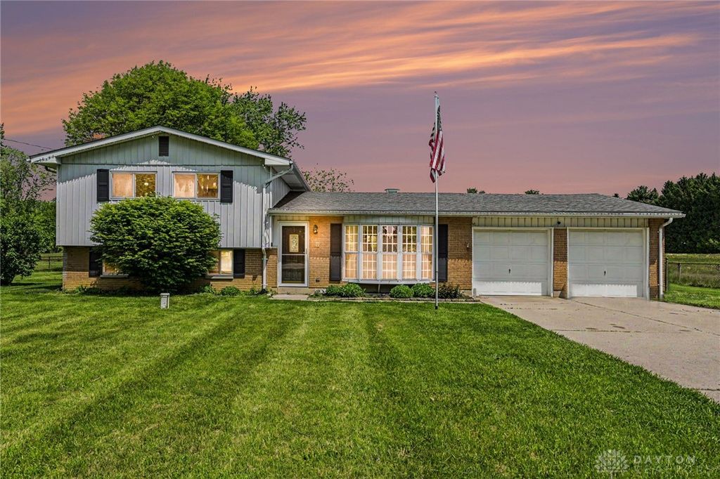 5884 Troy Road, Springfield, OH 45502