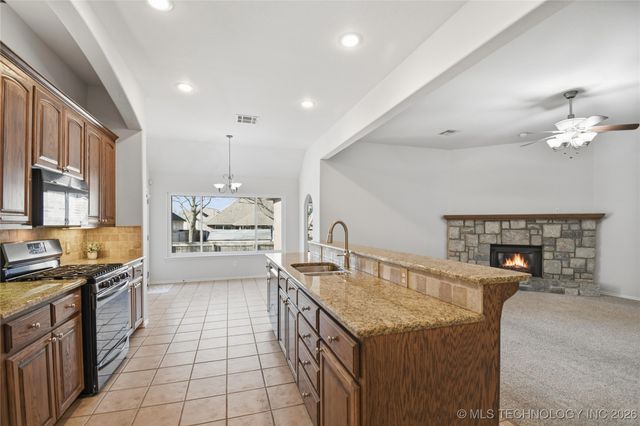 14226 S Urbana Avenue, Bixby, OK 74008