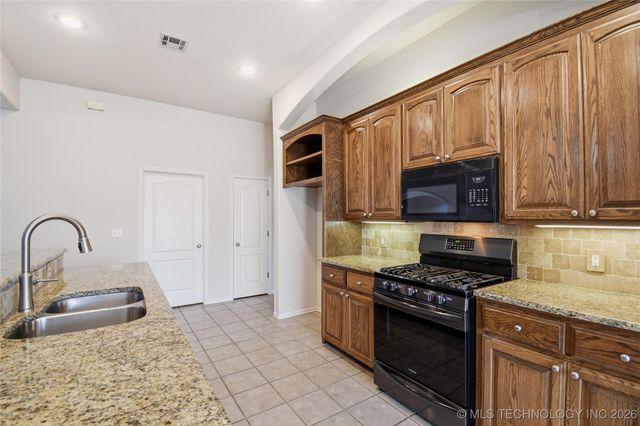 14226 S Urbana Avenue, Bixby, OK 74008