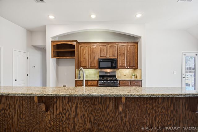 14226 S Urbana Avenue, Bixby, OK 74008