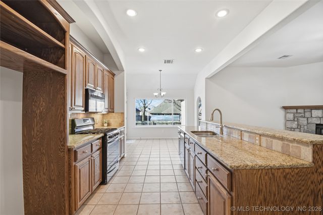 14226 S Urbana Avenue, Bixby, OK 74008