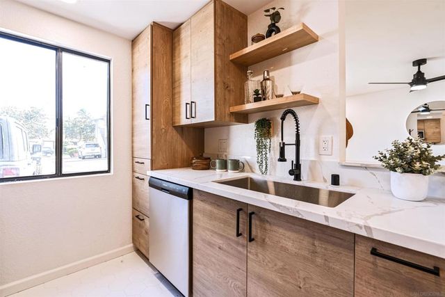 1654 Oliver Ave 6, San Diego, CA 92109