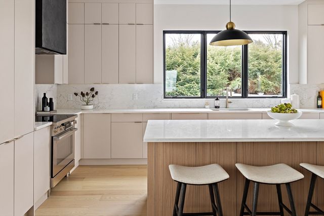 27 2nd Street, Natick, MA 01760