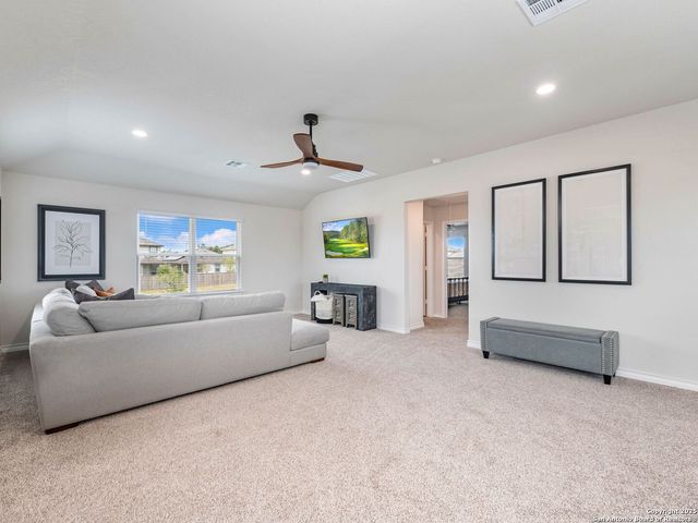 22607 green jacket, San Antonio, TX 78261