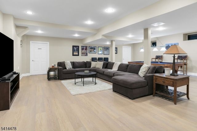 33 Saint Nickolas Way, Bernards Twp., NJ 07920