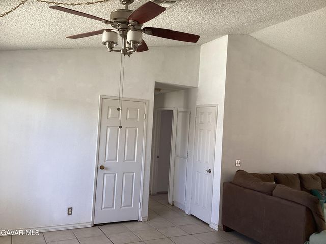 1503 E Avenue J3, Lancaster, CA 93535