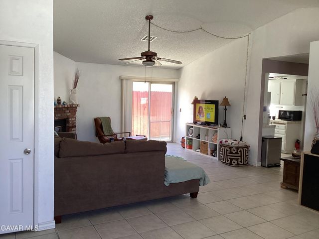 1503 E Avenue J3, Lancaster, CA 93535