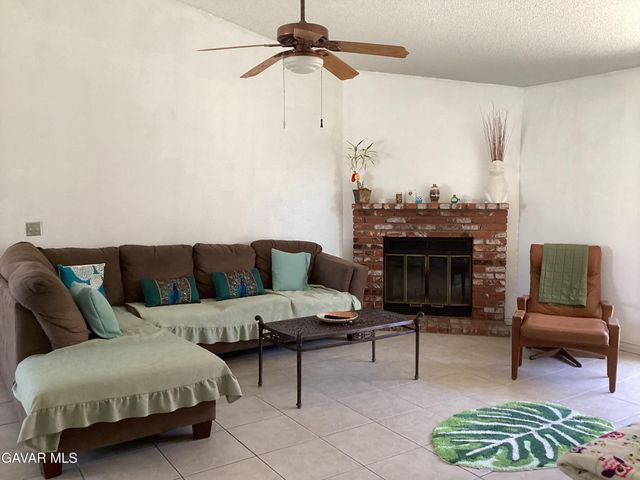 1503 E Avenue J3, Lancaster, CA 93535