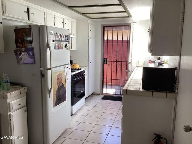 1503 E Avenue J3, Lancaster, CA 93535