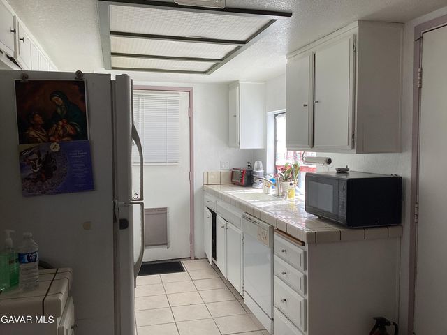 1503 E Avenue J3, Lancaster, CA 93535
