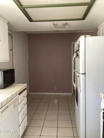 1503 E Avenue J3, Lancaster, CA 93535