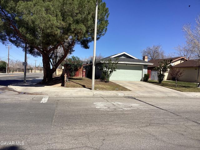 1503 E Avenue J3, Lancaster, CA 93535
