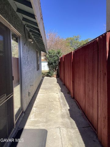 1503 E Avenue J3, Lancaster, CA 93535