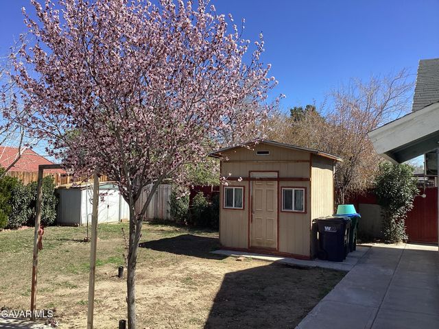1503 E Avenue J3, Lancaster, CA 93535