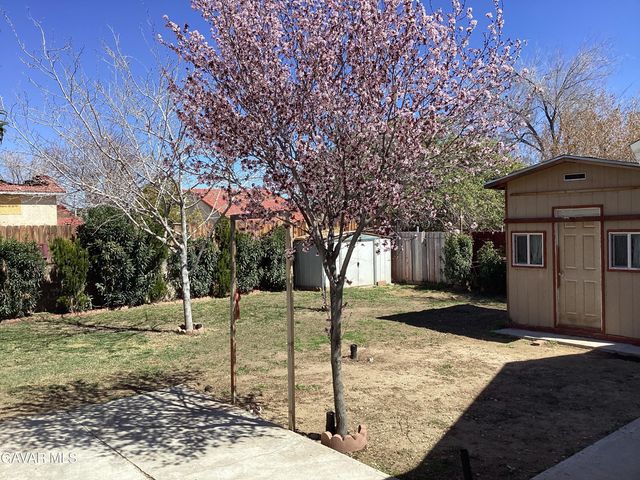 1503 E Avenue J3, Lancaster, CA 93535