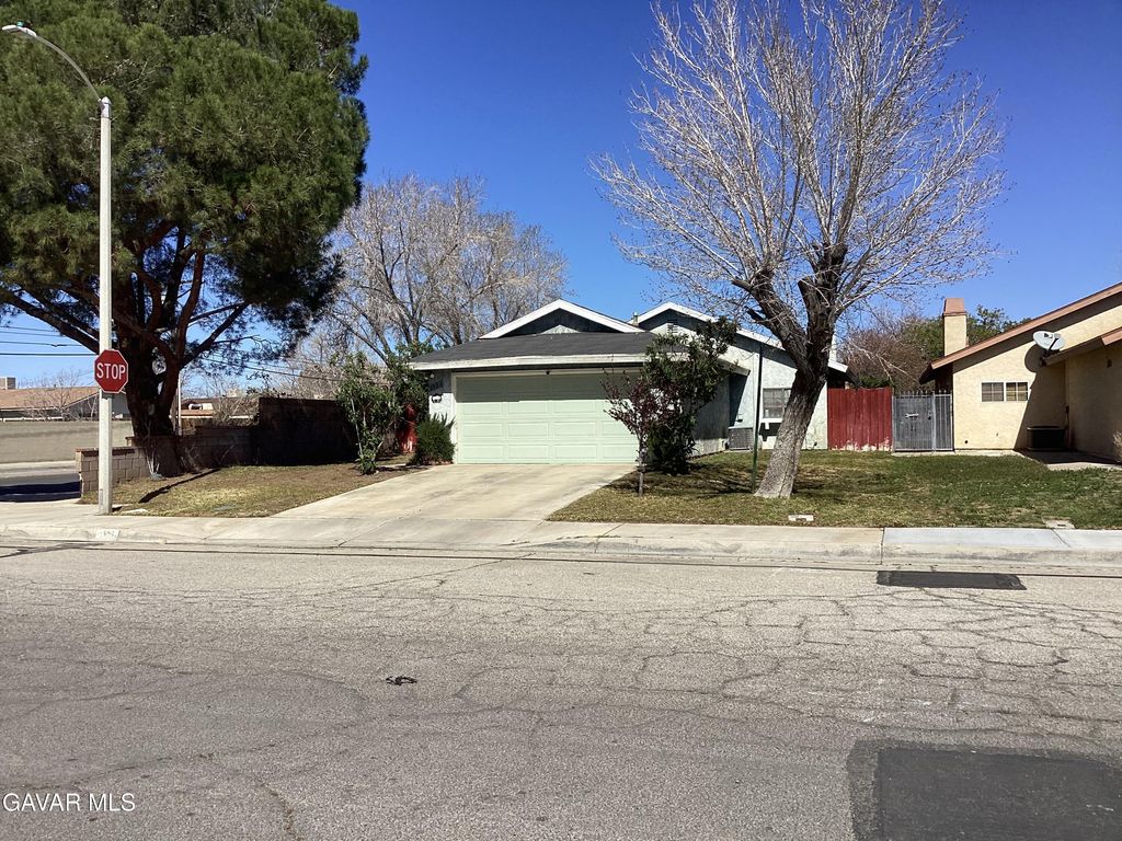 1503 E Avenue J3, Lancaster, CA 93535