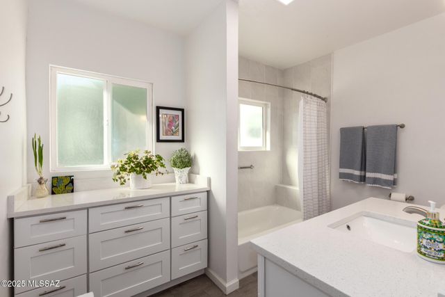 1717 E Allen Road, Tucson, AZ 85719