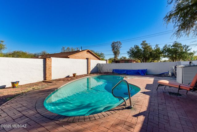 1717 E Allen Road, Tucson, AZ 85719