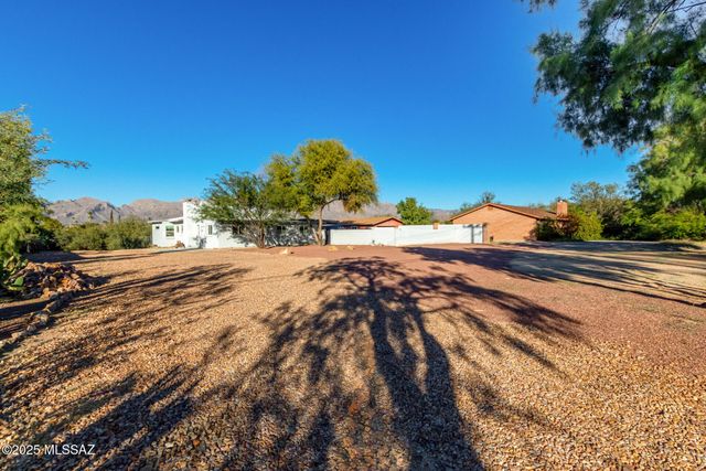 1717 E Allen Road, Tucson, AZ 85719