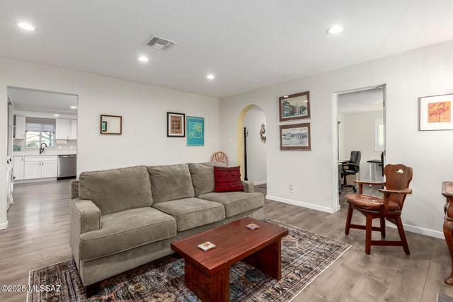 1717 E Allen Road, Tucson, AZ 85719