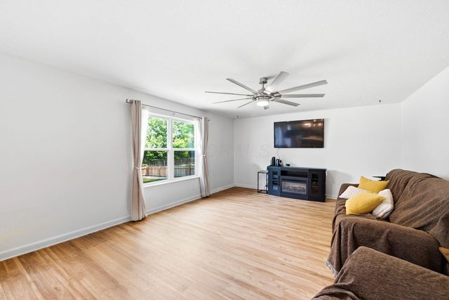 714 Streamwater Drive, Blacklick, OH 43004