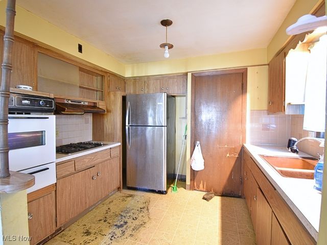 20800 Morris Avenue, Euclid, OH 44123