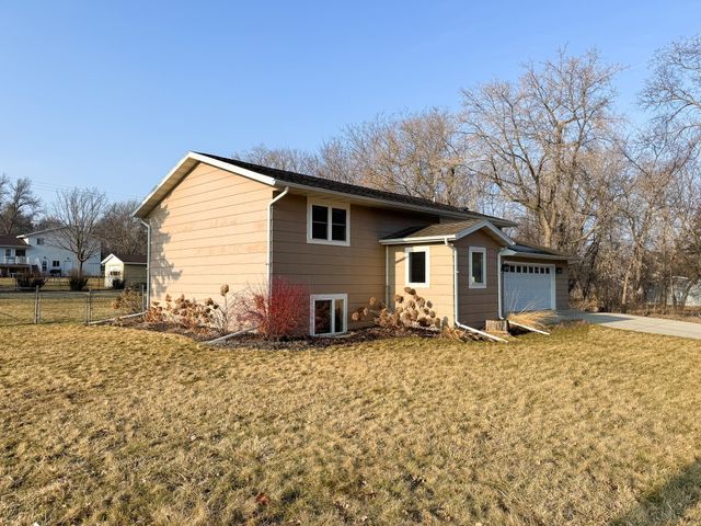 128 E Channing Avenue, Fergus Falls, MN 56537