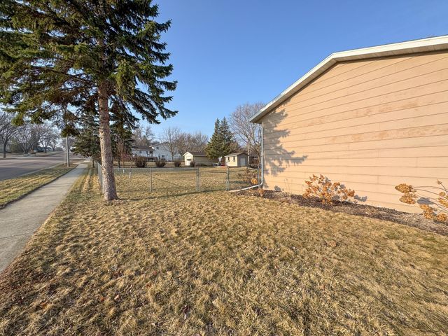 128 E Channing Avenue, Fergus Falls, MN 56537