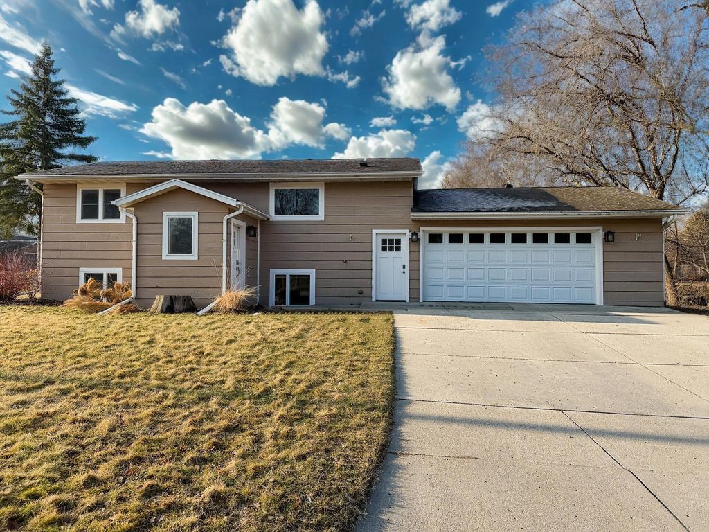 128 E Channing Avenue, Fergus Falls, MN 56537
