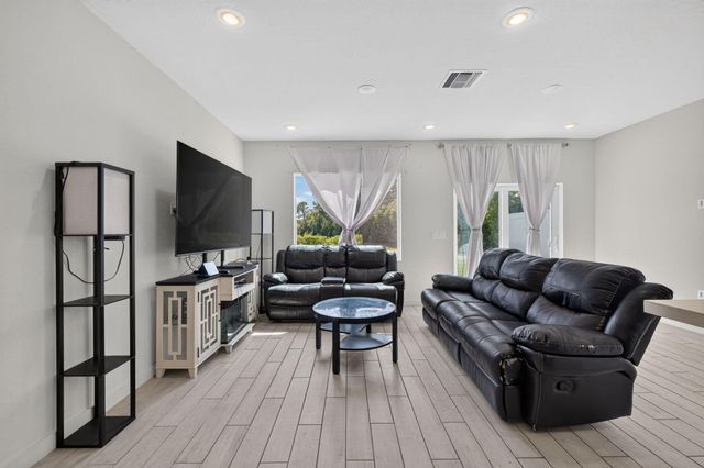 608 NE WATERS EDGE Lane, Port St. Lucie, Port St Lucie, FL 34983