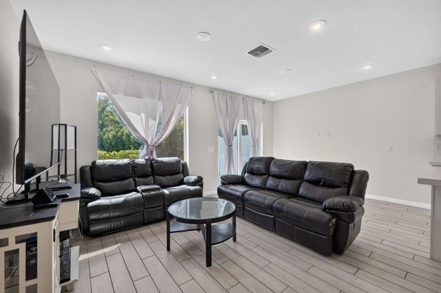 608 NE WATERS EDGE Lane, Port St. Lucie, Port St Lucie, FL 34983