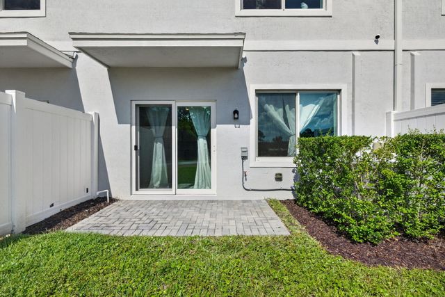 608 NE WATERS EDGE Lane, Port St. Lucie, Port St Lucie, FL 34983