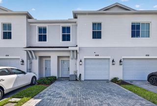 608 NE WATERS EDGE Lane, Port St. Lucie, Port St Lucie, FL 34983