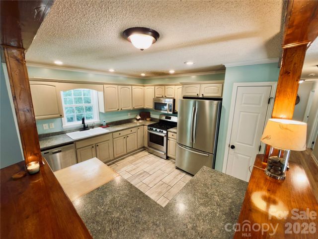 2031 Cam Drive, Morganton, NC 28655
